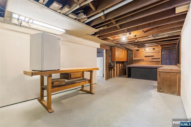 60 White Oak Road, Par-troy Hills Twp., NJ 07054