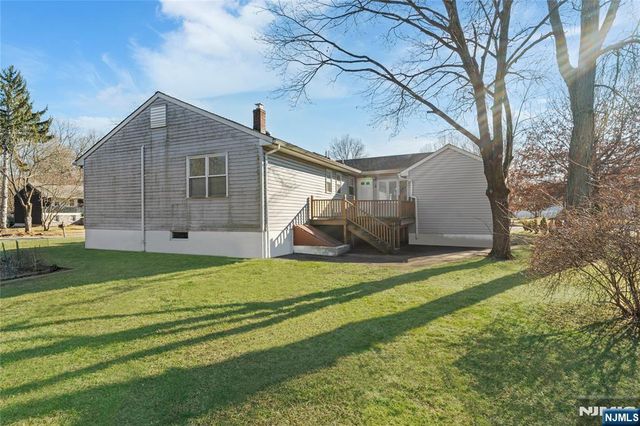 60 White Oak Road, Par-troy Hills Twp., NJ 07054