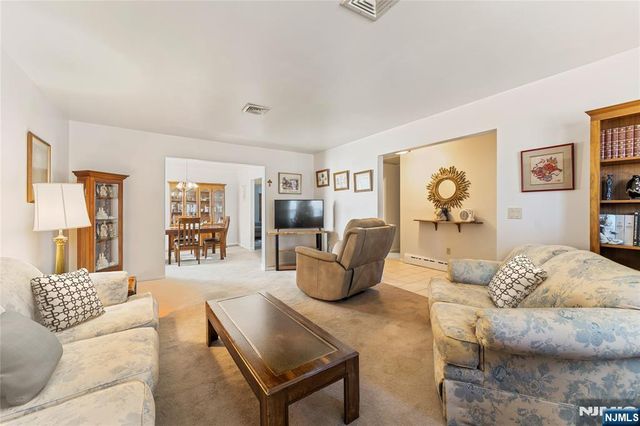 60 White Oak Road, Par-troy Hills Twp., NJ 07054