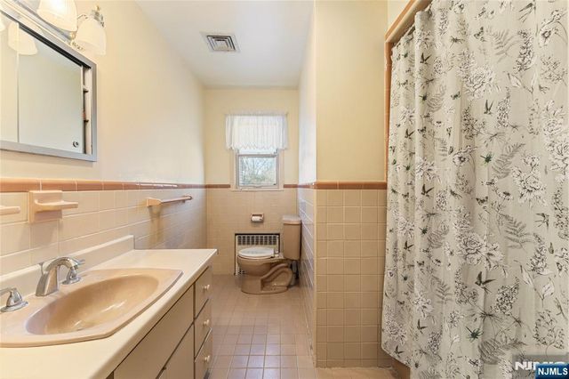 60 White Oak Road, Par-troy Hills Twp., NJ 07054