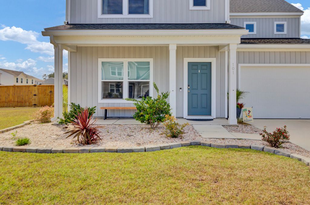 Image 4 of property listing at 101 Lucca Drive, Summerville, SC 29486