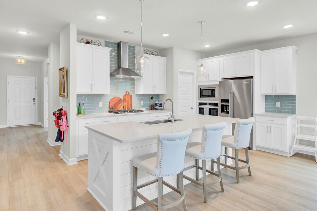 Image 9 of property listing at 101 Lucca Drive, Summerville, SC 29486