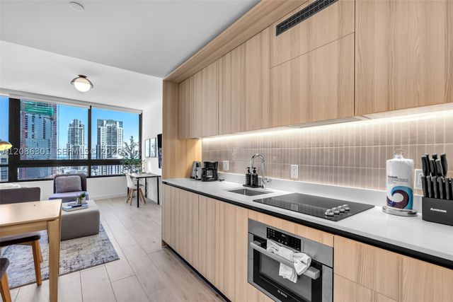 225 N Miami Ave 3501, Miami, FL 33128