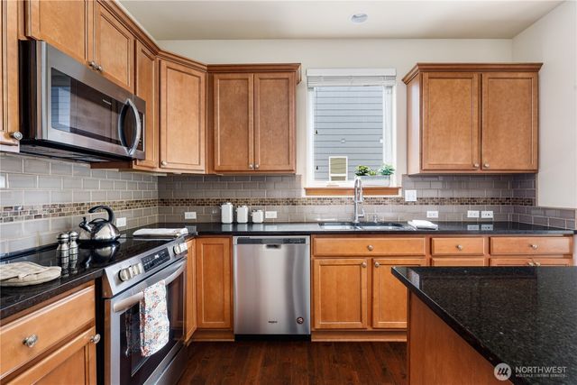 1851 SW Downfield Way, Oak Harbor, WA 98277