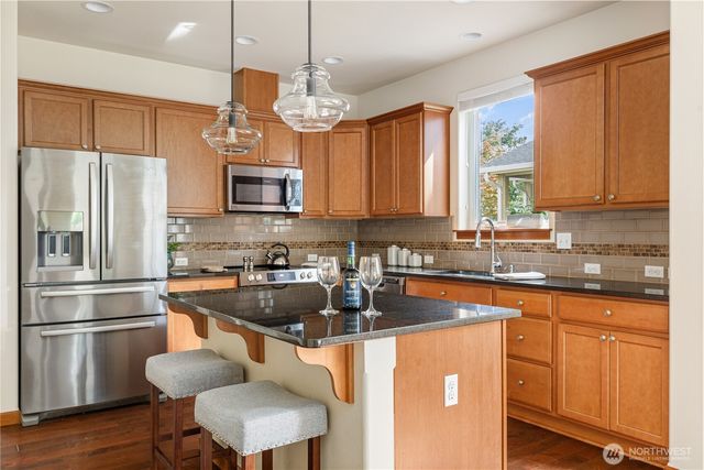 1851 SW Downfield Way, Oak Harbor, WA 98277