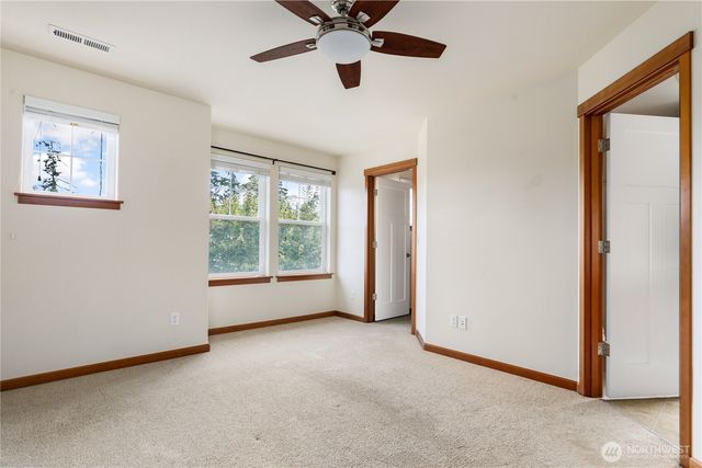 1851 SW Downfield Way, Oak Harbor, WA 98277