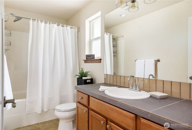1851 SW Downfield Way, Oak Harbor, WA 98277