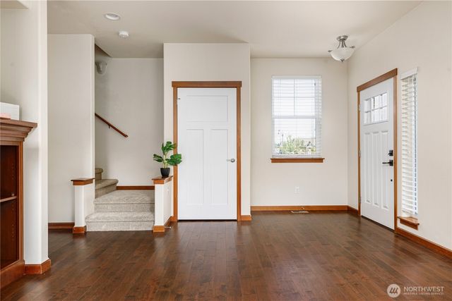 1851 SW Downfield Way, Oak Harbor, WA 98277