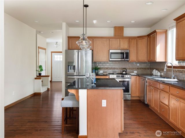 1851 SW Downfield Way, Oak Harbor, WA 98277