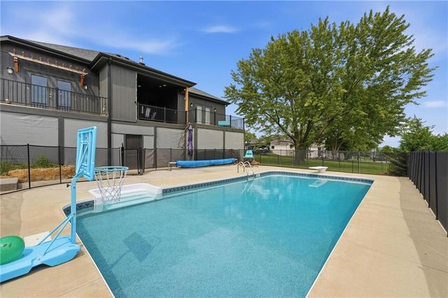 1504 Country Club Drive, Pleasant Hill, MO 64080