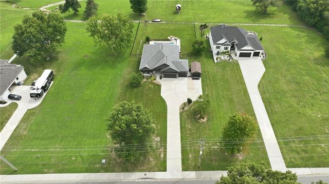 1504 Country Club Drive, Pleasant Hill, MO 64080