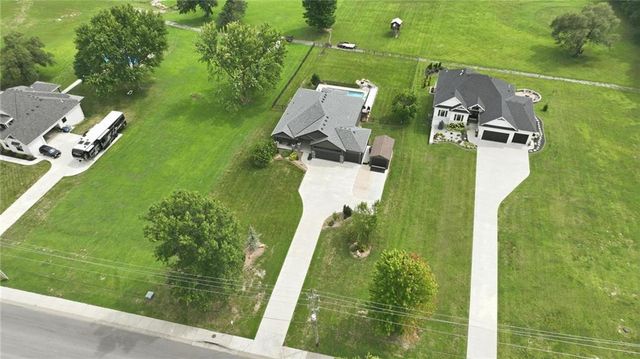 1504 Country Club Drive, Pleasant Hill, MO 64080