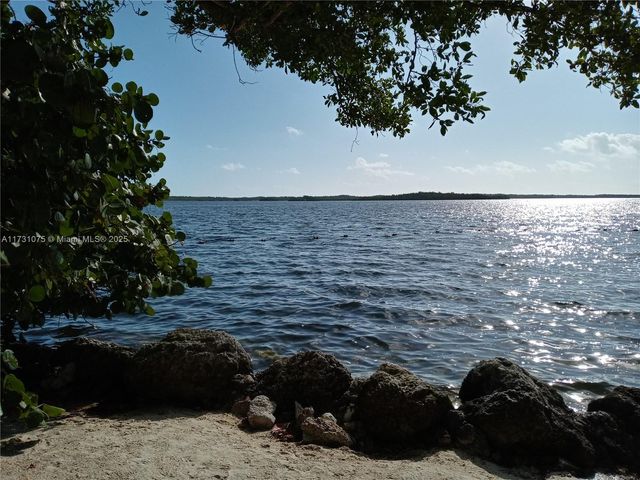 35 Bass Ave., Key Largo, FL 33037
