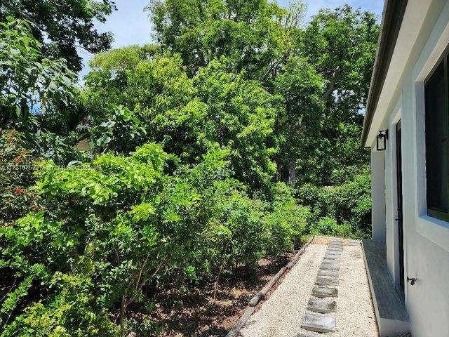 35 Bass Ave., Key Largo, FL 33037