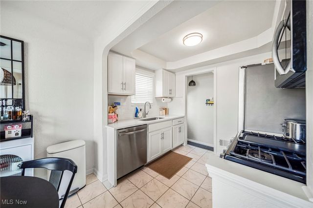 8803 Pinegrove Avenue, Parma, OH 44129