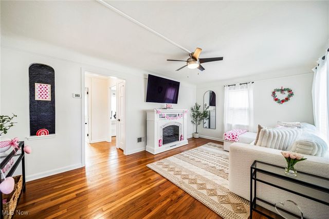 8803 Pinegrove Avenue, Parma, OH 44129