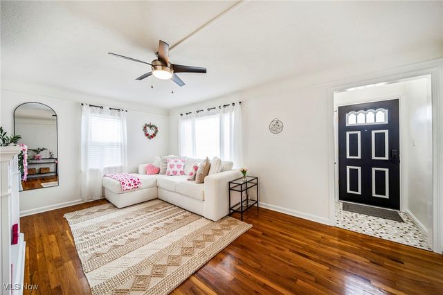 8803 Pinegrove Avenue, Parma, OH 44129