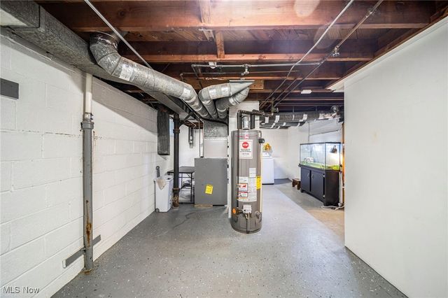 8803 Pinegrove Avenue, Parma, OH 44129