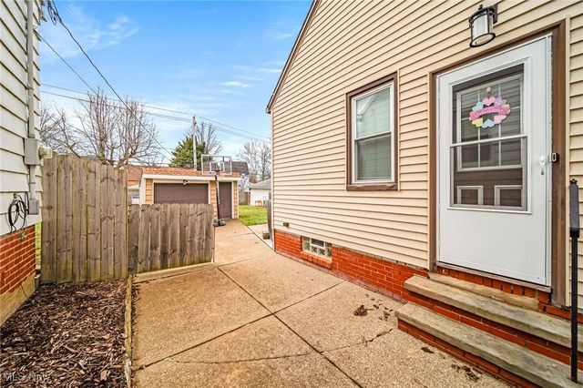 8803 Pinegrove Avenue, Parma, OH 44129