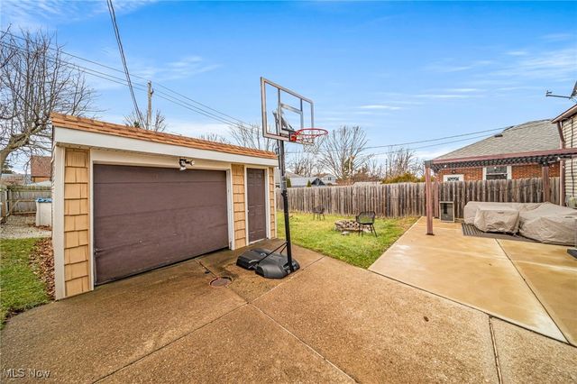 8803 Pinegrove Avenue, Parma, OH 44129