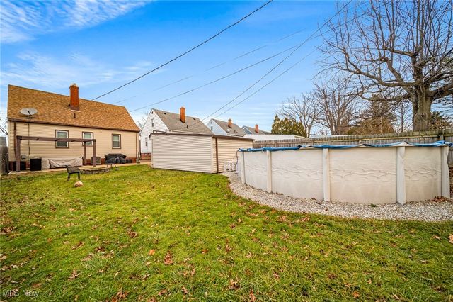 8803 Pinegrove Avenue, Parma, OH 44129