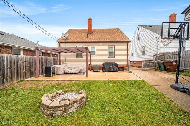 8803 Pinegrove Avenue, Parma, OH 44129