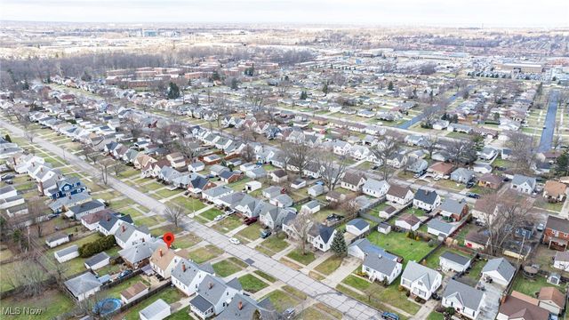 8803 Pinegrove Avenue, Parma, OH 44129