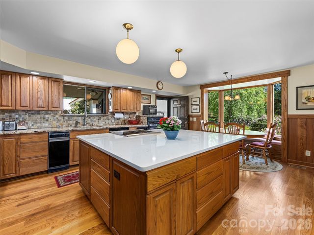 69 Forest Road, Asheville, NC 28803