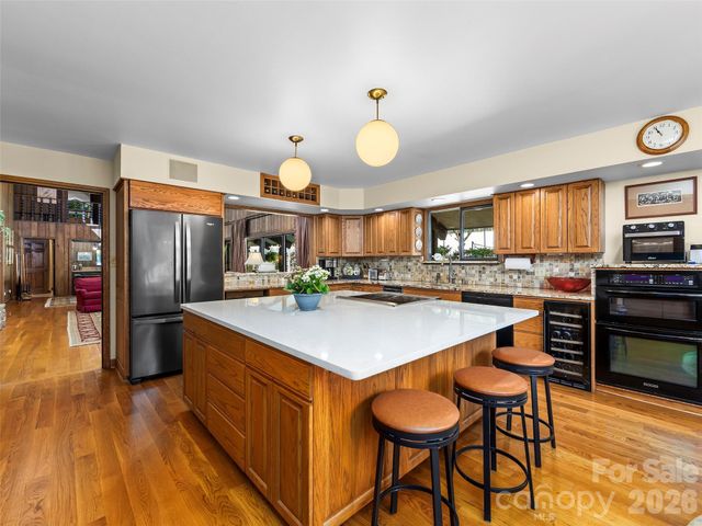 69 Forest Road, Asheville, NC 28803