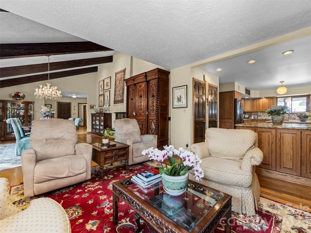69 Forest Road, Asheville, NC 28803