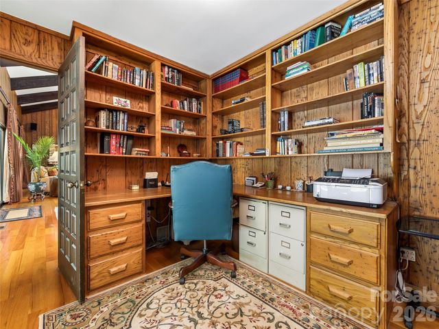 69 Forest Road, Asheville, NC 28803