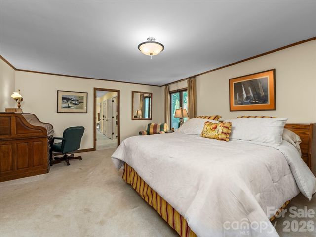 69 Forest Road, Asheville, NC 28803