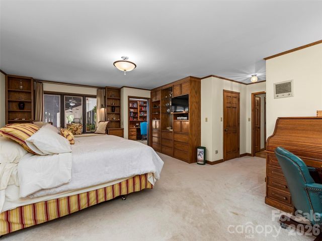 69 Forest Road, Asheville, NC 28803