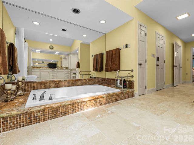 69 Forest Road, Asheville, NC 28803