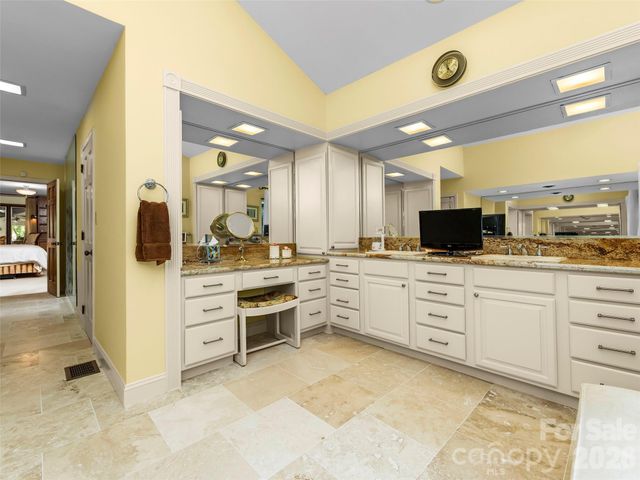 69 Forest Road, Asheville, NC 28803