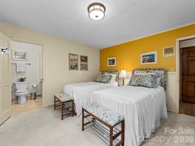 69 Forest Road, Asheville, NC 28803