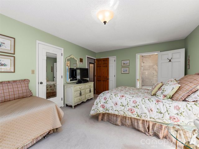 69 Forest Road, Asheville, NC 28803