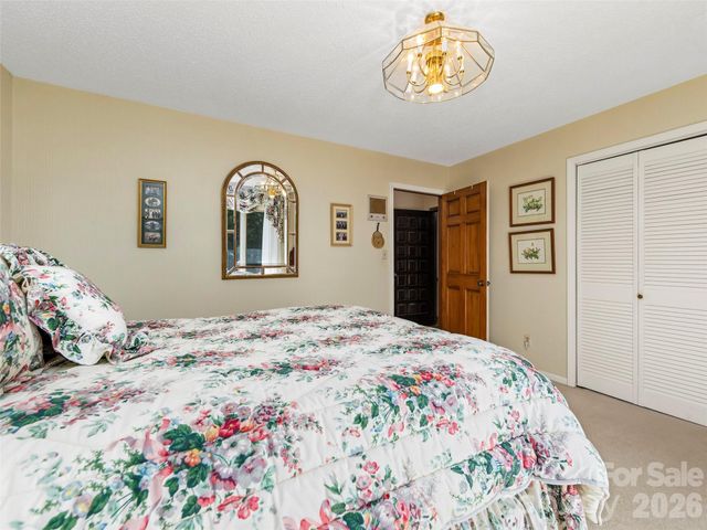69 Forest Road, Asheville, NC 28803
