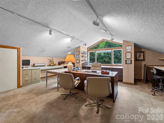 69 Forest Road, Asheville, NC 28803