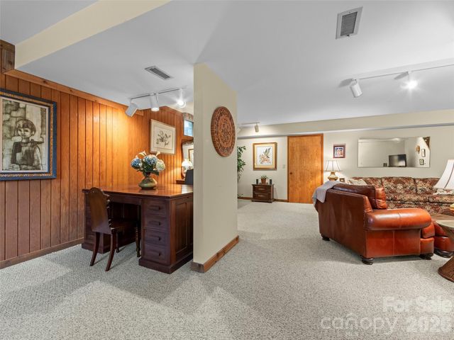 69 Forest Road, Asheville, NC 28803