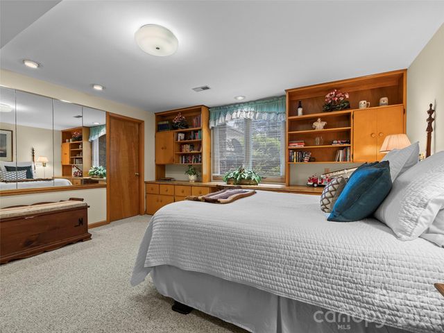 69 Forest Road, Asheville, NC 28803