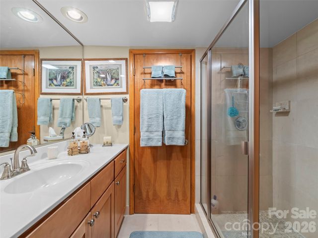 69 Forest Road, Asheville, NC 28803