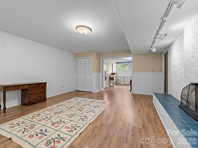 69 Forest Road, Asheville, NC 28803