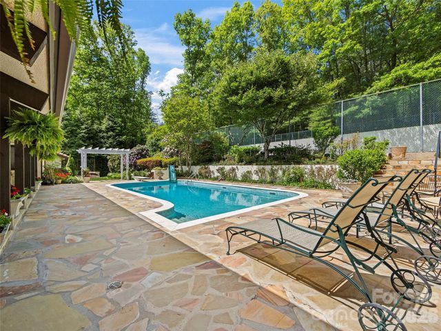 69 Forest Road, Asheville, NC 28803