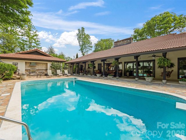 69 Forest Road, Asheville, NC 28803