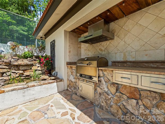 69 Forest Road, Asheville, NC 28803