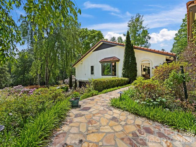 69 Forest Road, Asheville, NC 28803