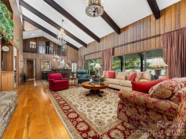 69 Forest Road, Asheville, NC 28803