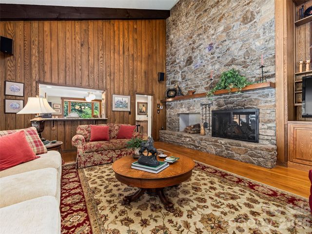 69 Forest Road, Asheville, NC 28803