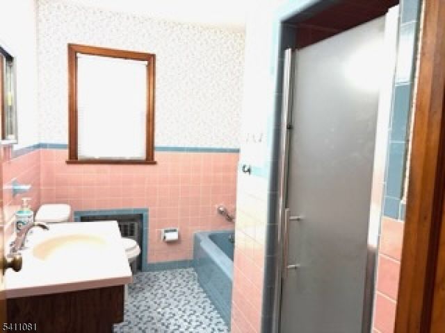 734 Louise Ct, Lyndhurst Twp., NJ 07071